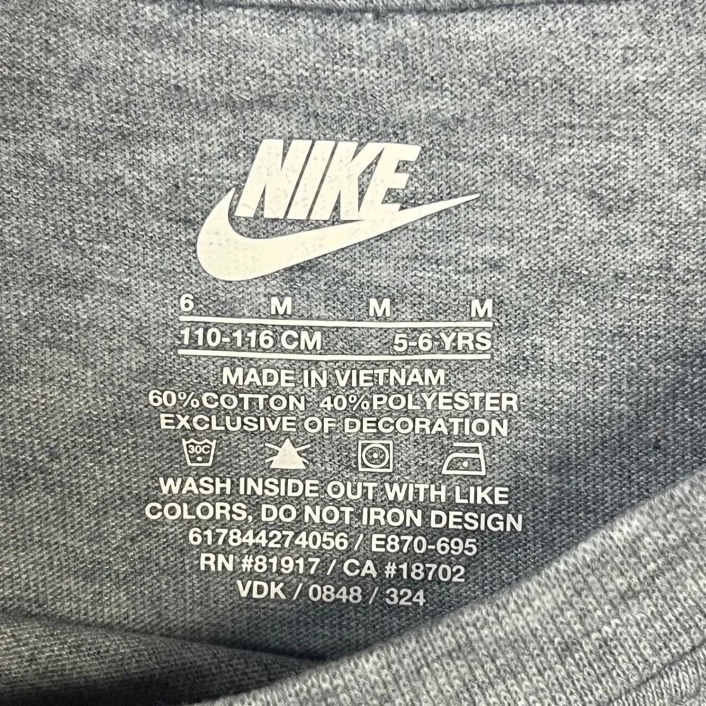 Nike T-Shirt‎ Kids 6 Gray Short Sleeve Futura Logo Graphic Athletic Cotton Tee